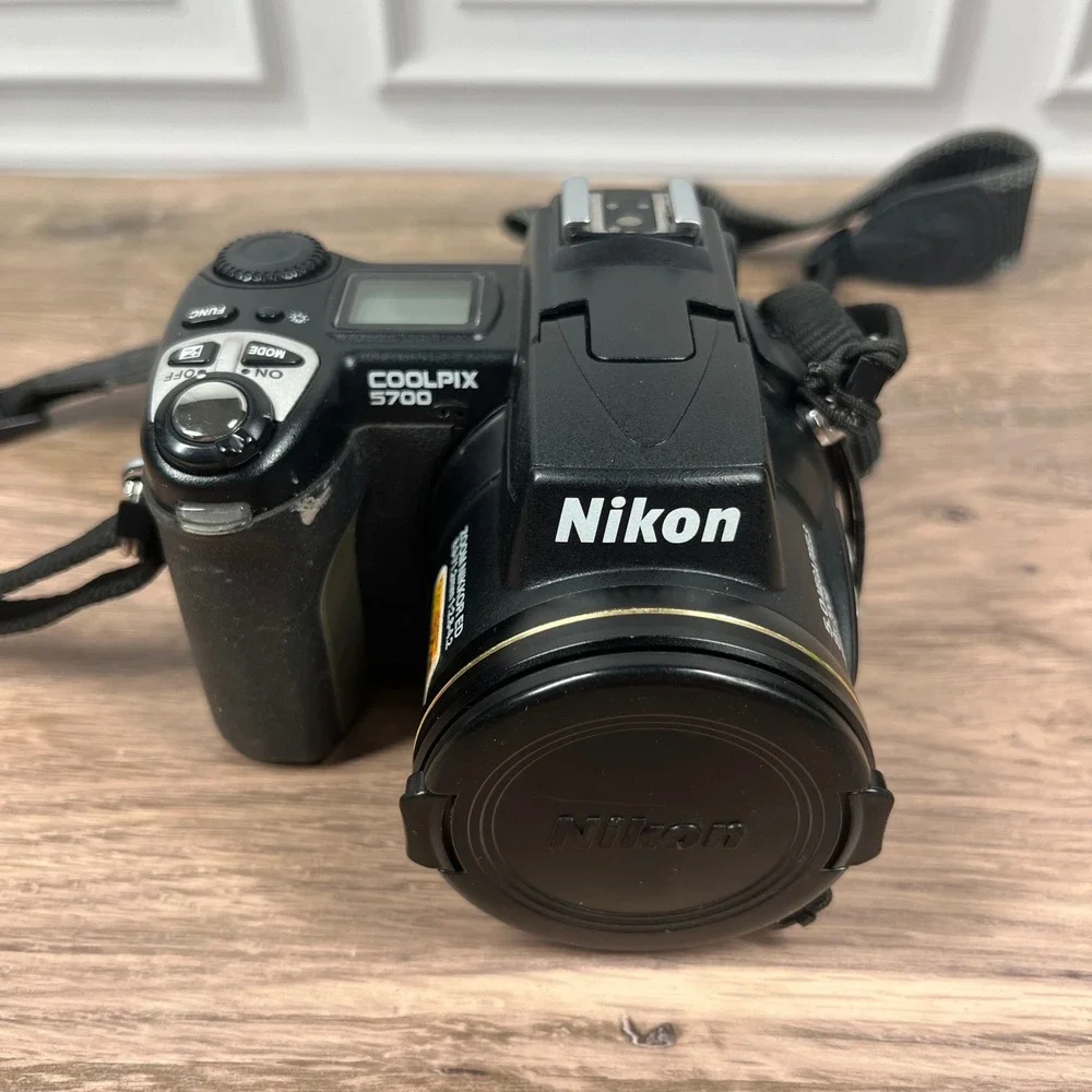 Nikon Coolpix 5700 Digital Camera Black 5.0MP 8x Zoom Bundle No Battery